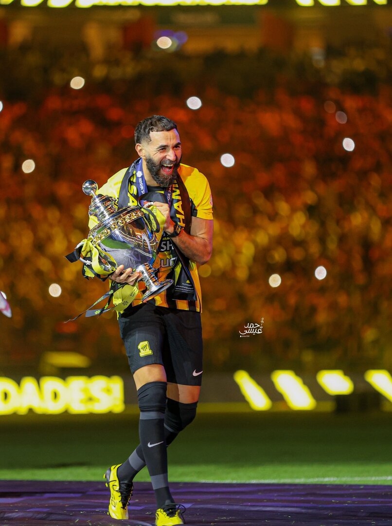 تصريح ناري من بنزيما بعد تحقيق أول ألقابه مع الاتحاد السعودي (فيديو)