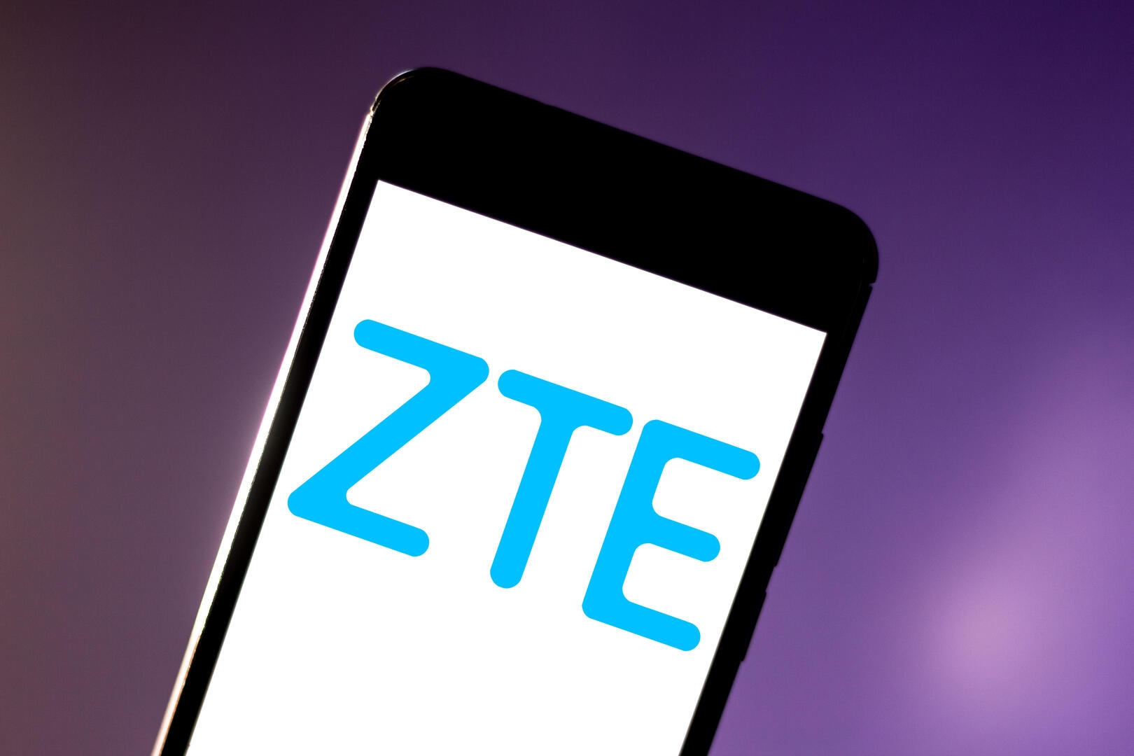 ZTE تعلن عن هاتف لم تطلق مثله من قبل!