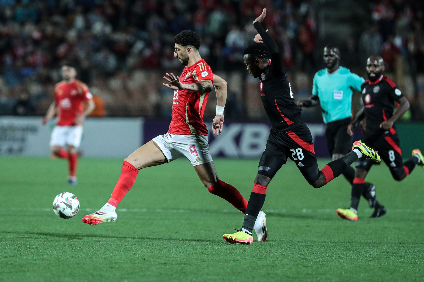أحرز "سوبر هاتريك".. الفلسطيني وسام أبو علي أفضل لاعب في مباراة فريقه الأهلي المصرية