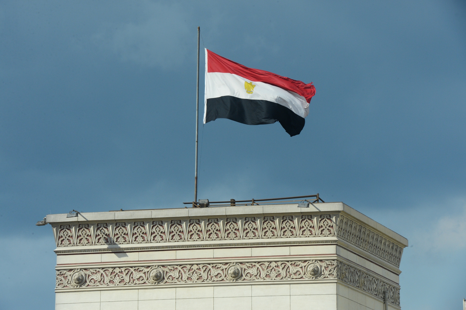 تحذيرات من "أسلوب جديد" لسرقة أموال المصريين عبر الهواتف