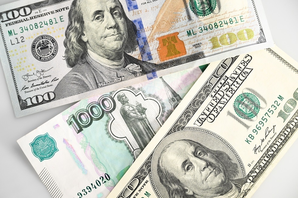 الروبل الروسي بين العملات الثلاث الأولى التي ارتفعت مقابل الدولار في مايو