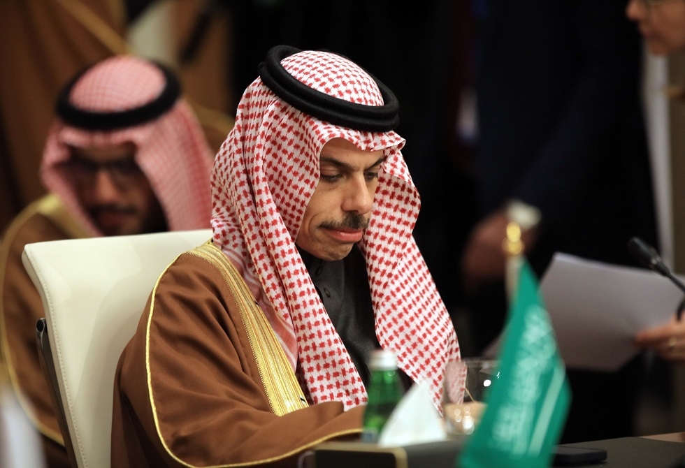 مصدر سعودي: بن فرحان سيتوجه إلى الضفة الغربية غدا الأحد