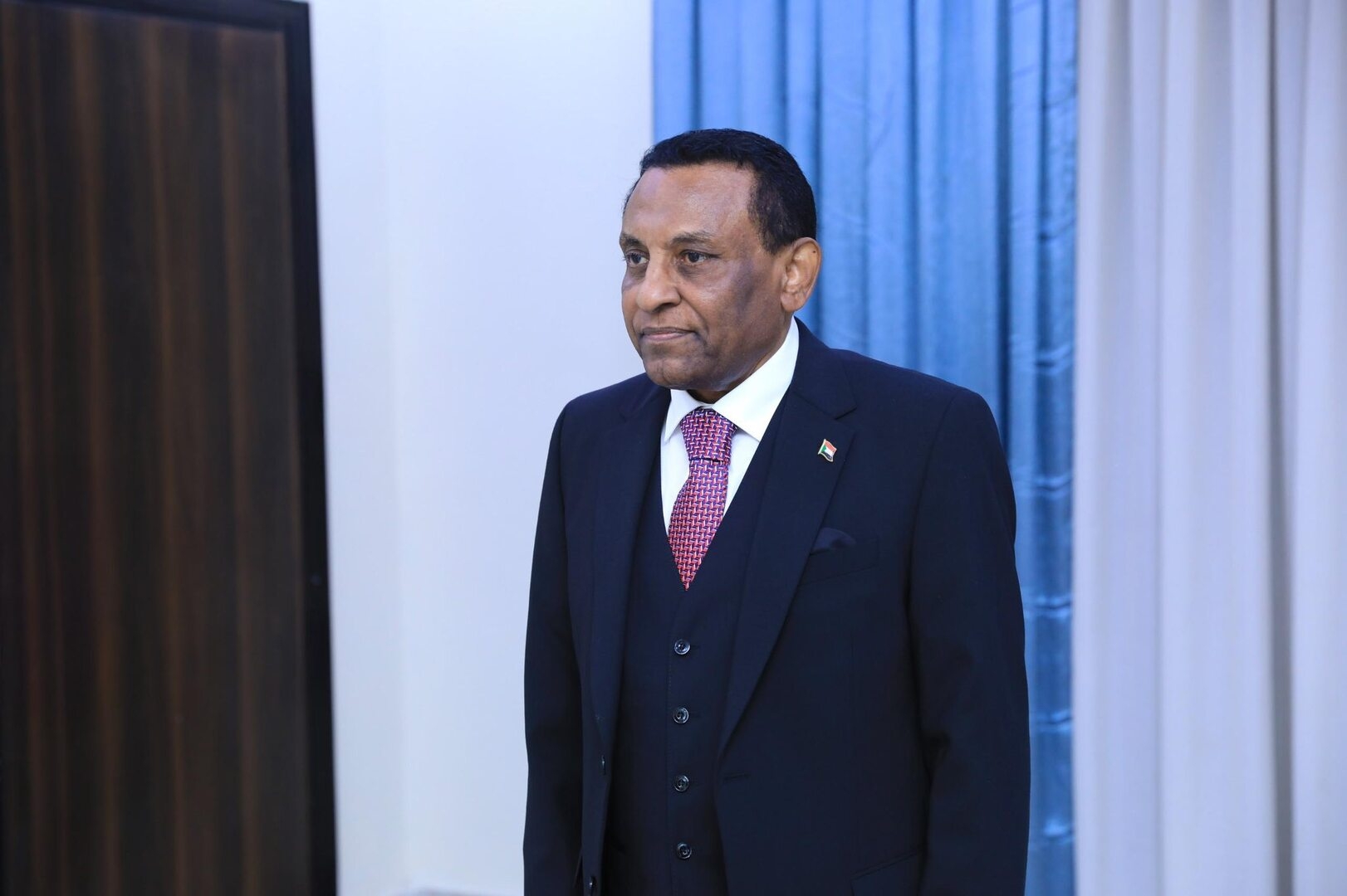 السودان.. الدكتور كامل الطيب إدريس يؤدي اليمين الدستورية رئيسا لمجلس الوزراء (صور + فيديو)
