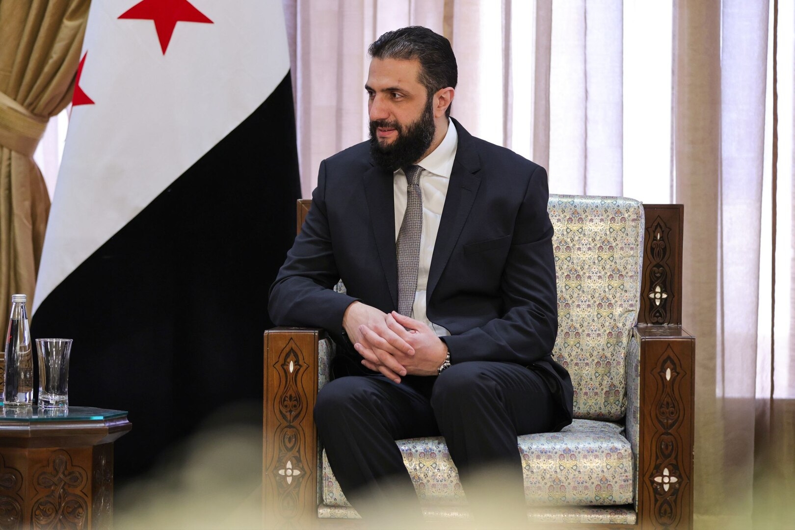 "نحن وإسرائيل لدينا أعداء مشتركون".. رجل أعمال أمريكي ينشر مقتطفات من لقائه مع الرئيس السوري في دمشق