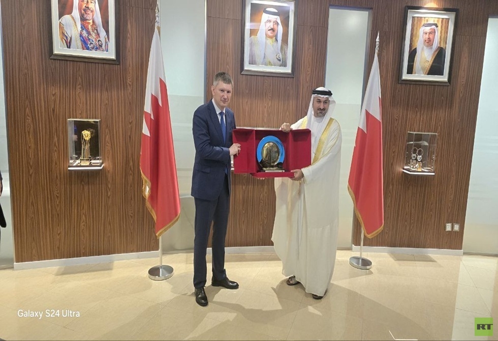 روسيا والبحرين تبحثان تعزيز التعاون الاقتصادي وتوسيع الاستثمارات المشتركة (صور)