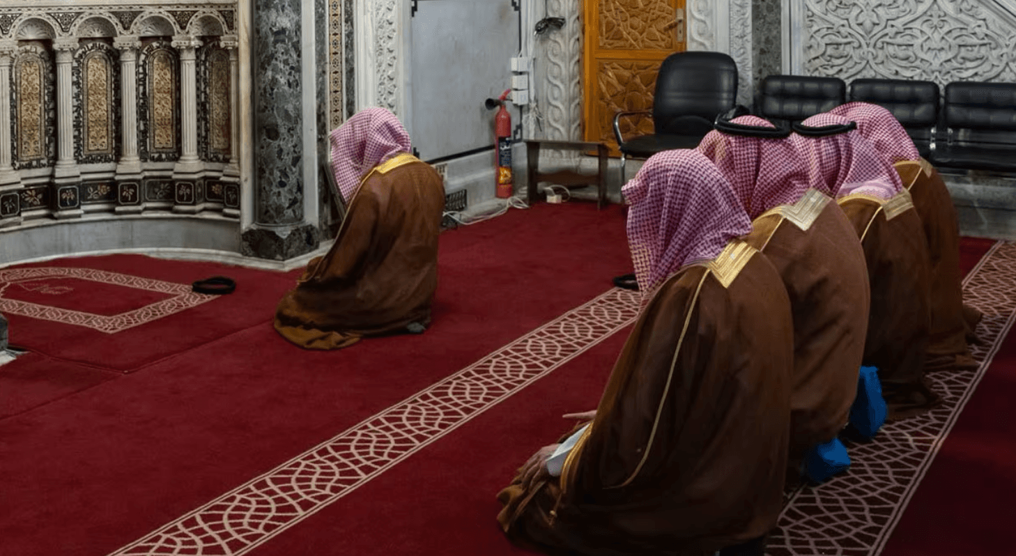 صورة لوزير الخارجية السعودي في مسجد تاريخي في دمشق تشعل مواقع التواصل.. عاد الزمن الأموي