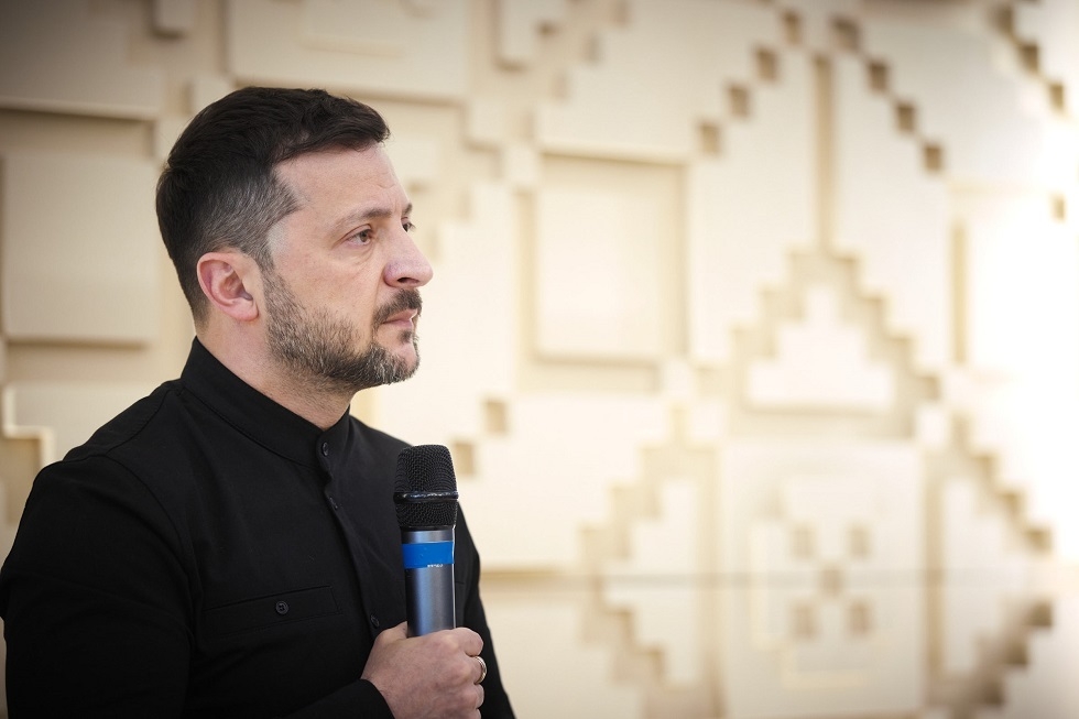 زيلينسكي يعلن مسؤوليته عن الهجوم الإرهابي على المطارات العسكرية الروسية