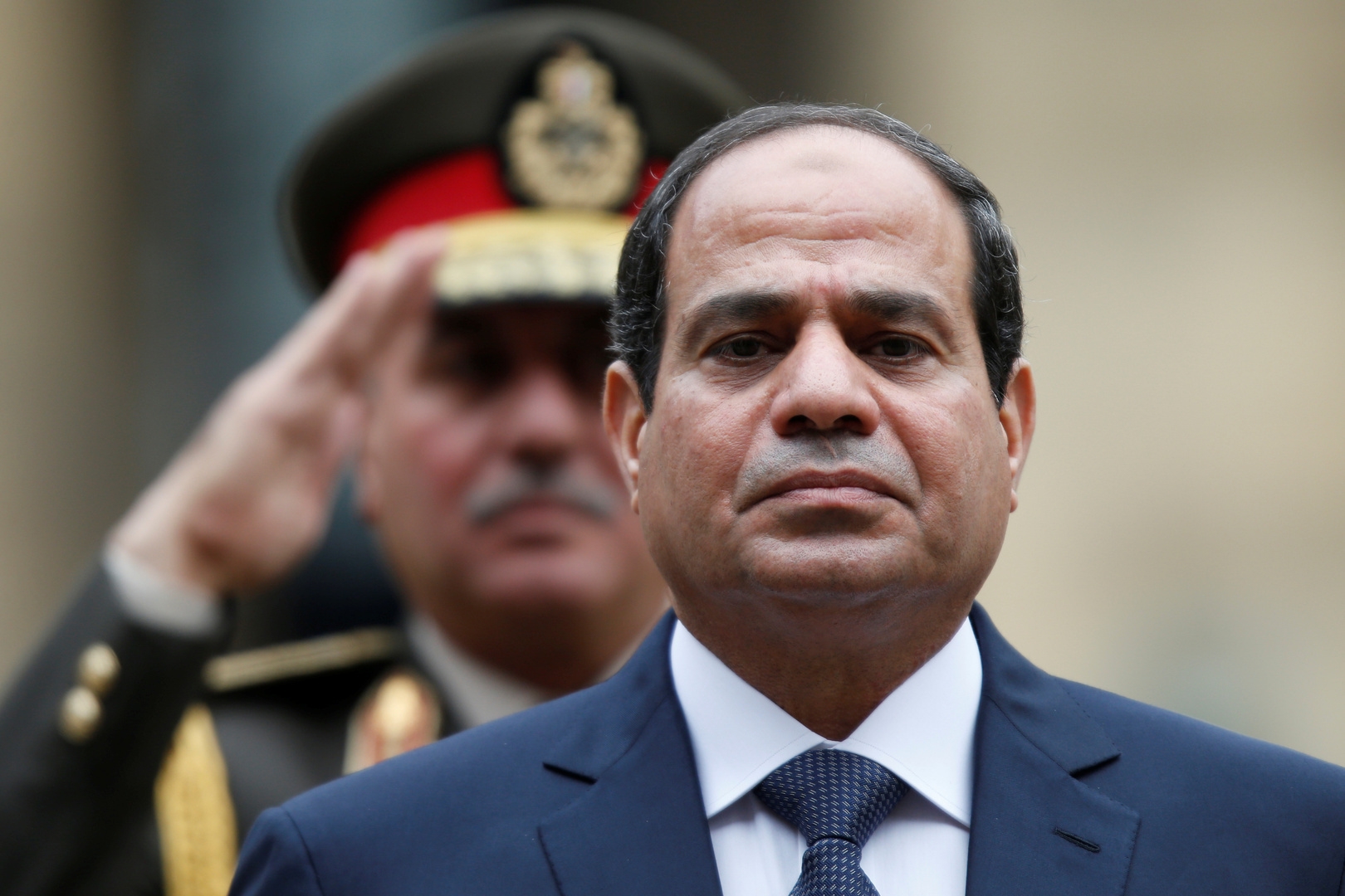 السيسي يلتقي وزير خارجية إيران ويحذر من حرب شاملة