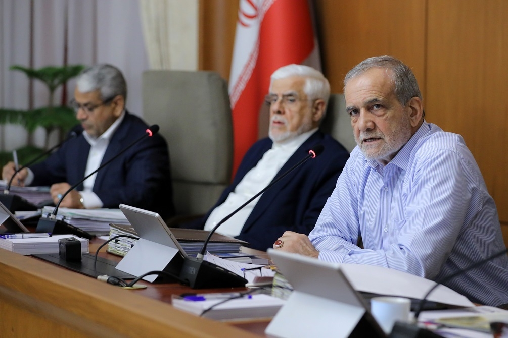 "رويترز": طهران تتجه لرفض الاقتراح النووي الأمريكي