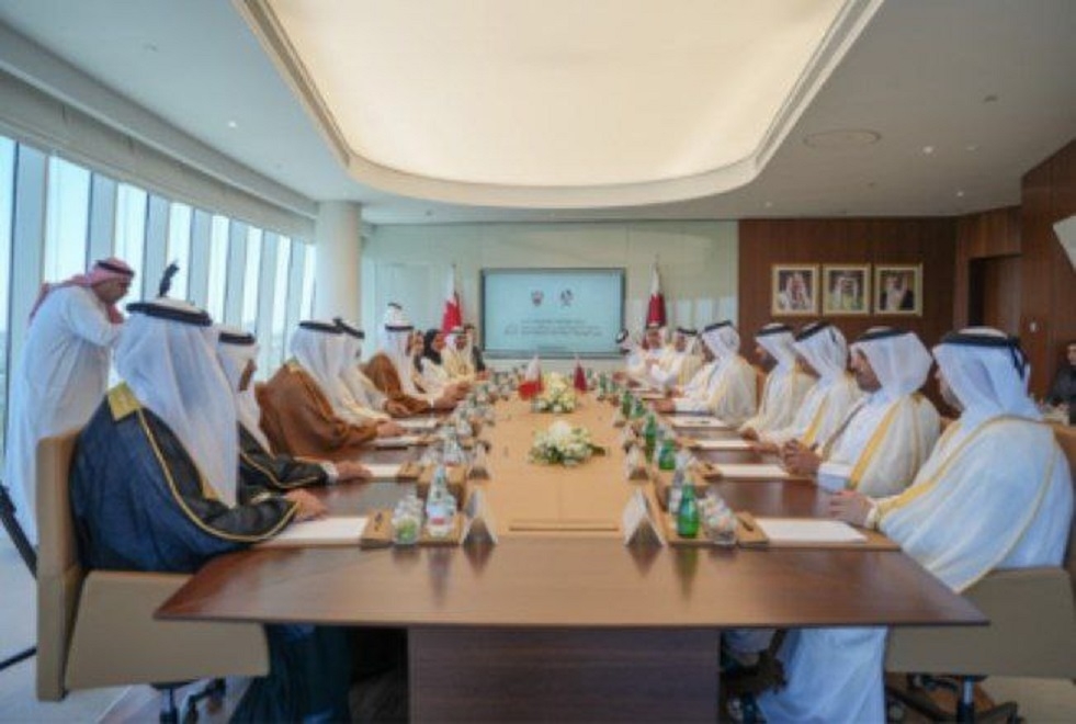 البحرين وقطر تبحثان مشروعي الجسر والربط البحري المشترك