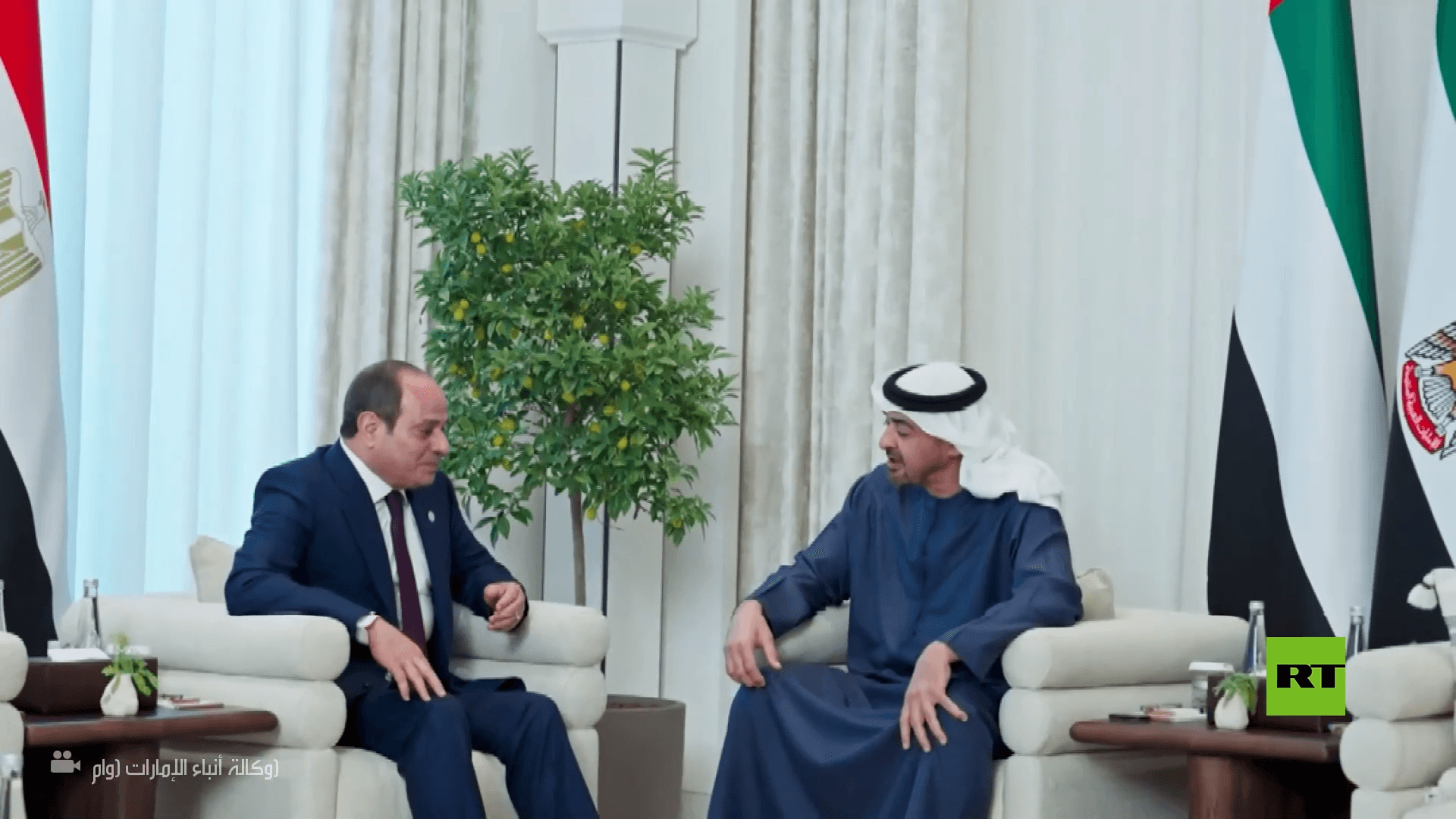 محمد بن زايد يستقبل السيسي في قصر الشاطئ بالعاصمة الإماراتية