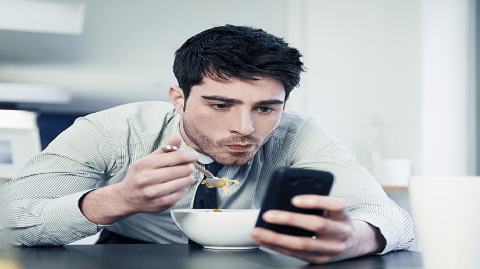 6 عادات غذائية تبطئ عملية الأيض