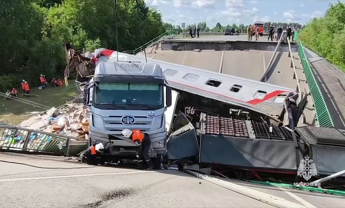 بيسكوف: الاعتداء على قطاري بريانسك وكورسك الإرهابي نفذ بموافقة زيلينسكي شخصيا