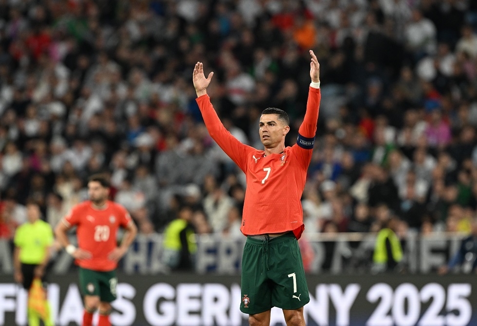 شاهد.. رد فعل رونالدو على هتاف جمهور ألمانيا باسم ميسي
