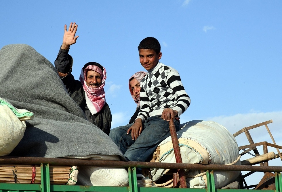 سوريا تطوي صفحة مأساة مخيم الركبان للاجئين على الحدود مع الأردن (صور)