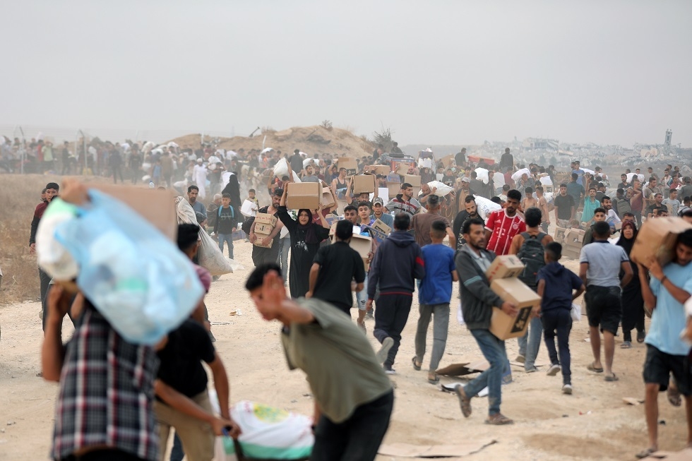 السلطة الفلسطينية تنفي علاقتها بالجماعة المسلحة التي تنهب المساعدات في غزة
