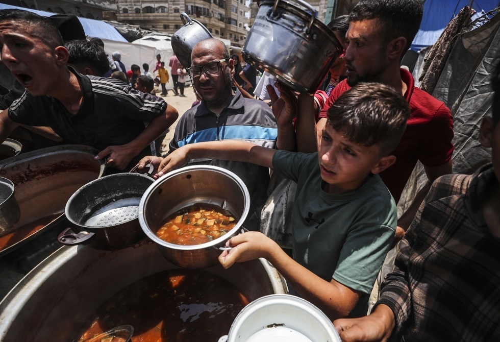 الطحين يُسرق.. الأمم المتحدة تحذر من مجاعة شاملة في غزة