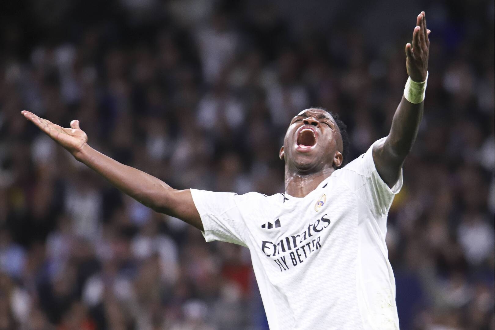 تفاصيل عقد فينيسيوس الجديد مع ريال مدريد