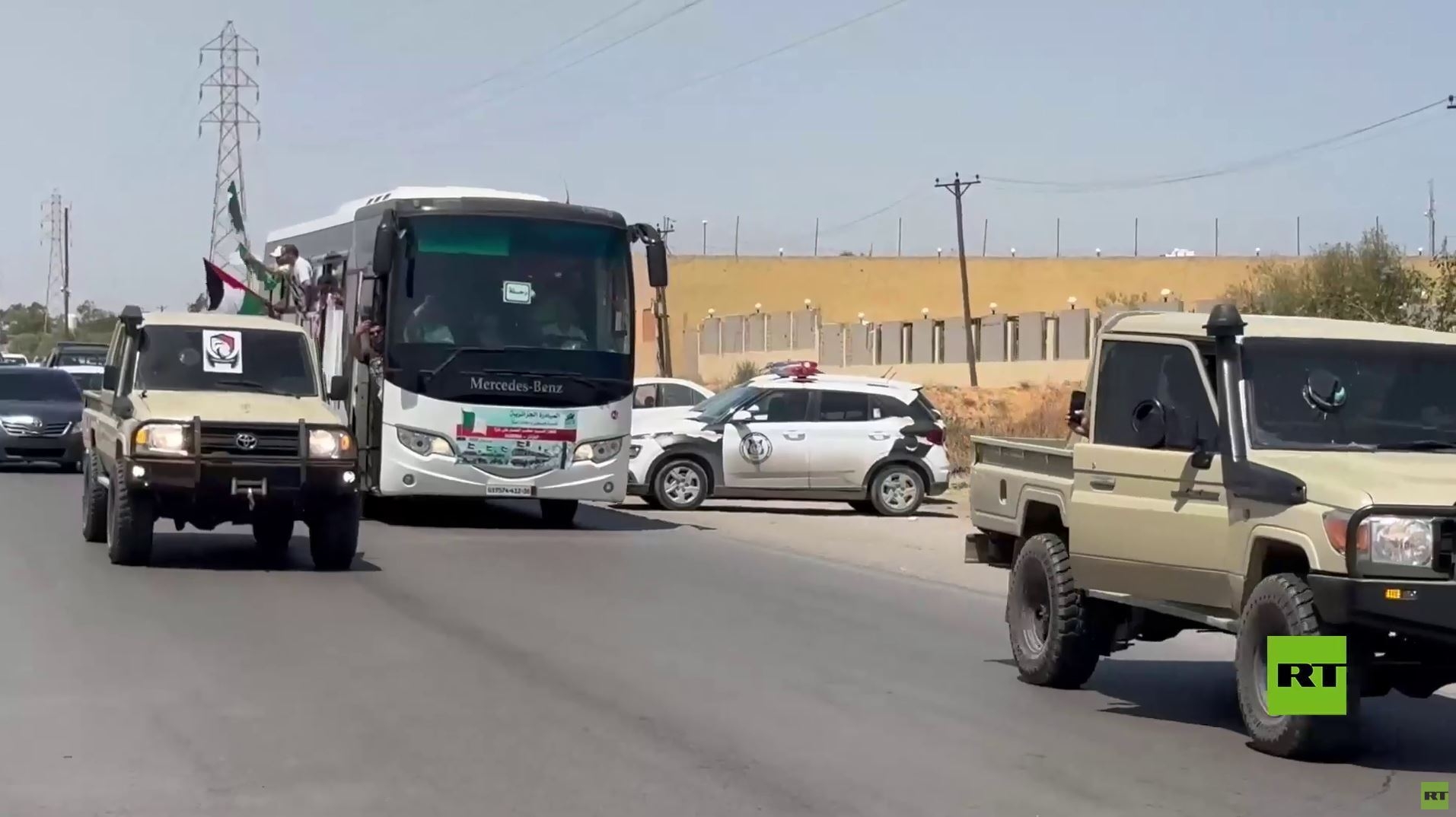 عدسة RT ترصد المشاهد الأولى لدخول قافلة الصمود المغاربية إلى ليبيا في طريقها إلى غزة