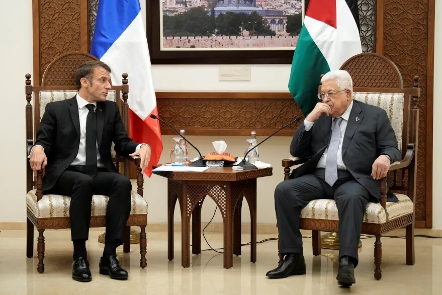 فرنسا: أبو مازن قدم تعهدات غير مسبوقة بالإصلاح ويعد بتجريد "حماس" من سلاحها