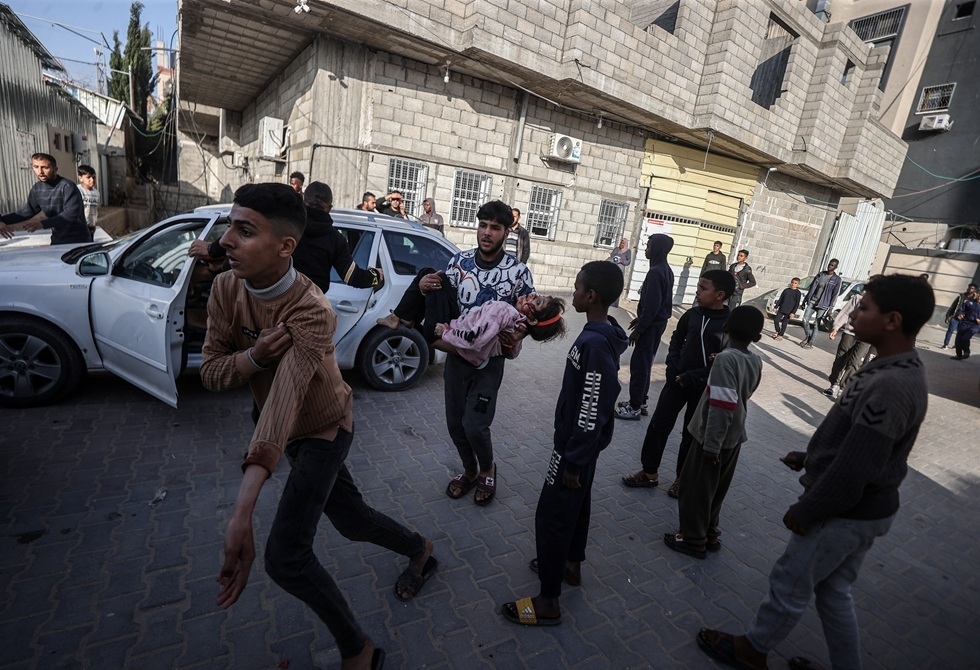 الصحة العالمية تجلي أكثر من 30 طفلا مريضا من غزة إلى الأردن وإيطاليا