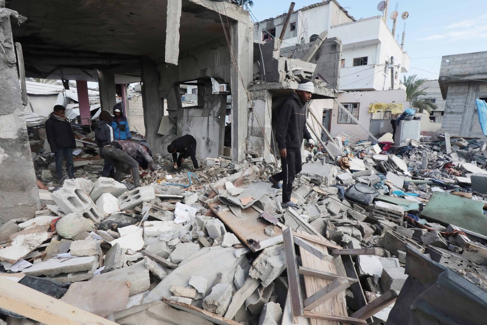 غزة: مقتل 42 شخصا بقصف إسرائيلي في مناطق عدة بالقطاع 24 منهم من منتظري المساعدات