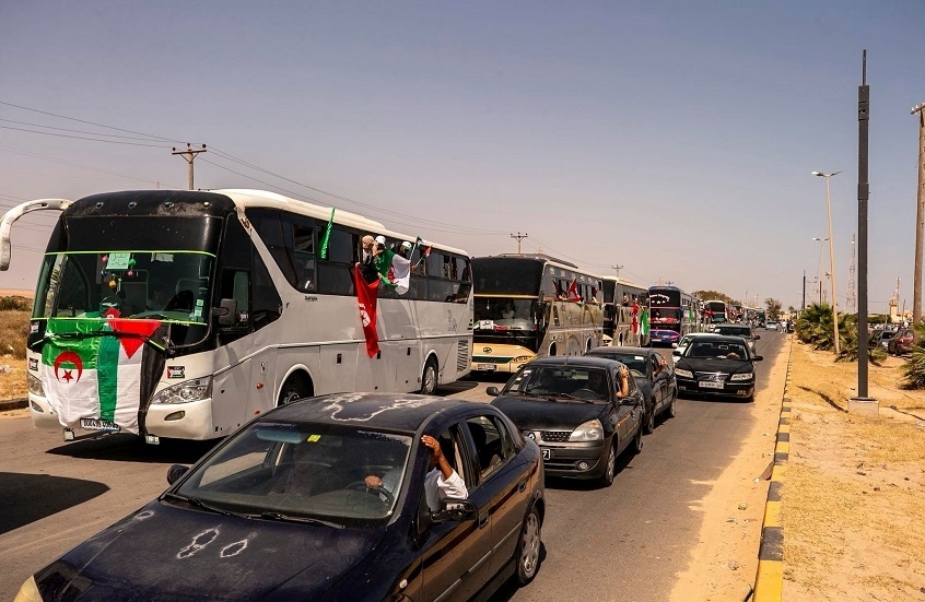 جزائريون غاضبون يروون تفاصيل عن ترحيل مصر لهم من المطار ومنعهم من الالتحاق بـ "قافلة الصمود"