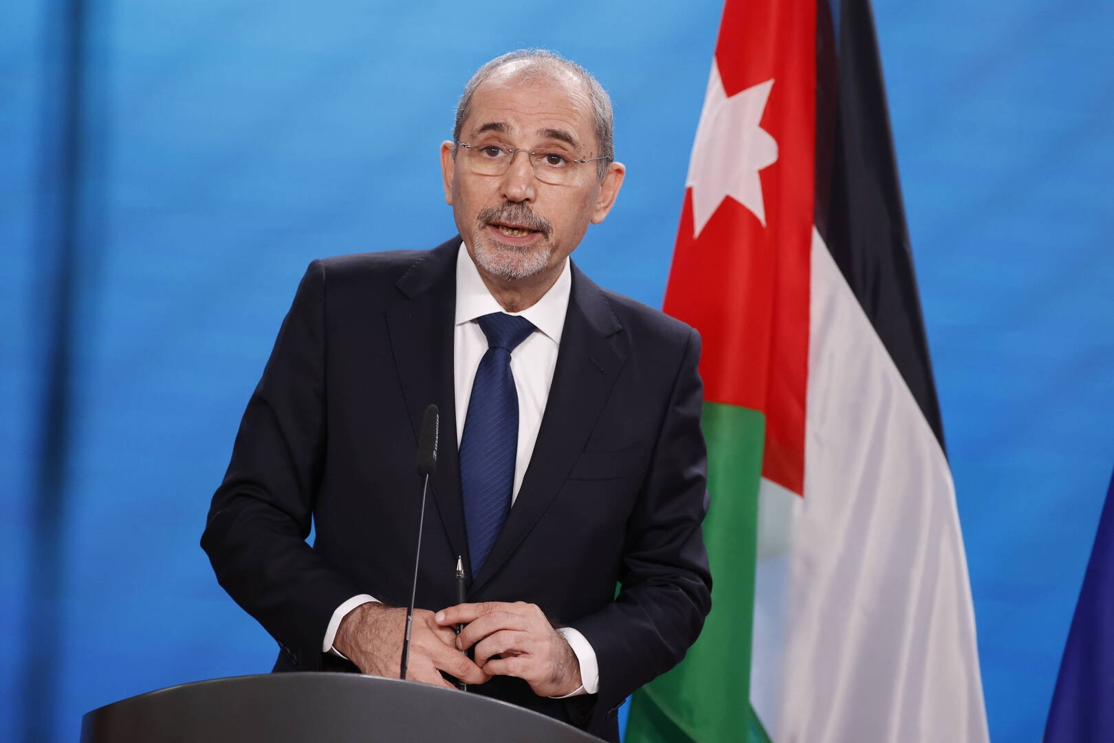 الصفدي يبحث مع نظرائه الدوليين التصعيد الإسرائيلي الإيراني