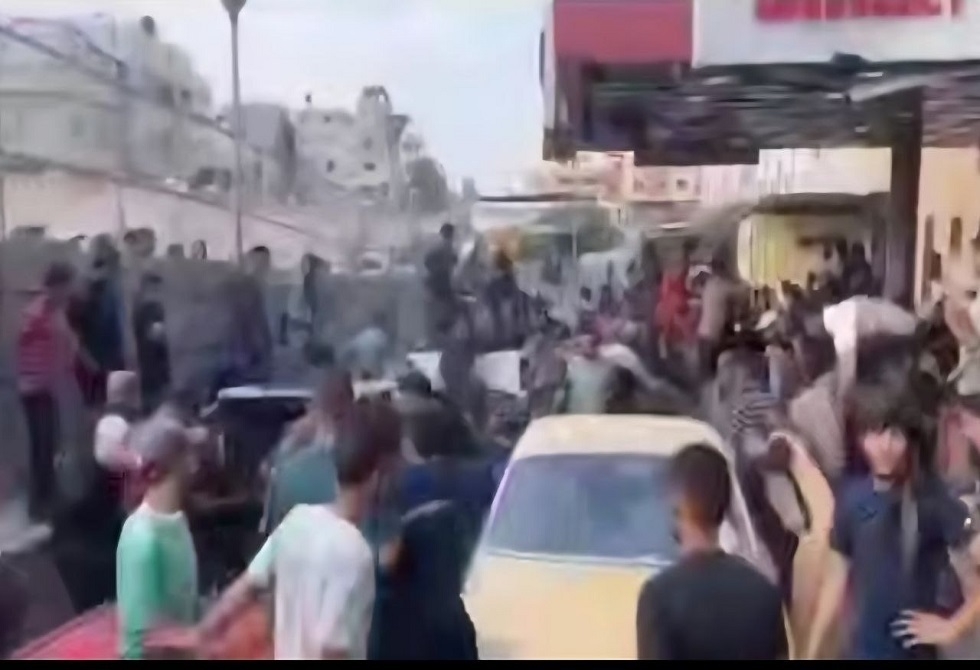 بقصف إسرائيلي..51 قتيلا و200 إصابة بعضها خطرة في استهداف منتظري المساعدات جنوب قطاع غزة
