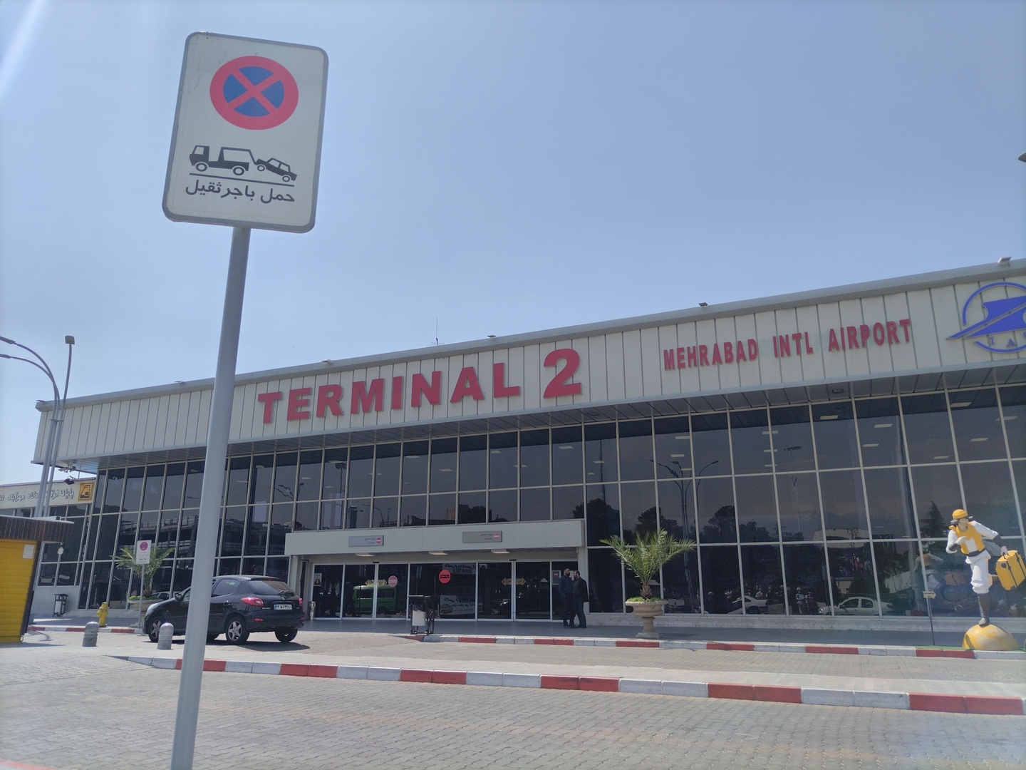 السلطات الإيرانية تمدد إغلاق الأجواء في البلاد