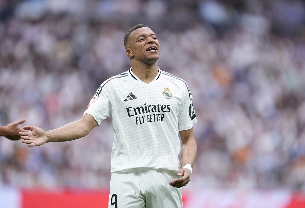 ريال مدريد يعلن نقل مبابي إلى المستشفى