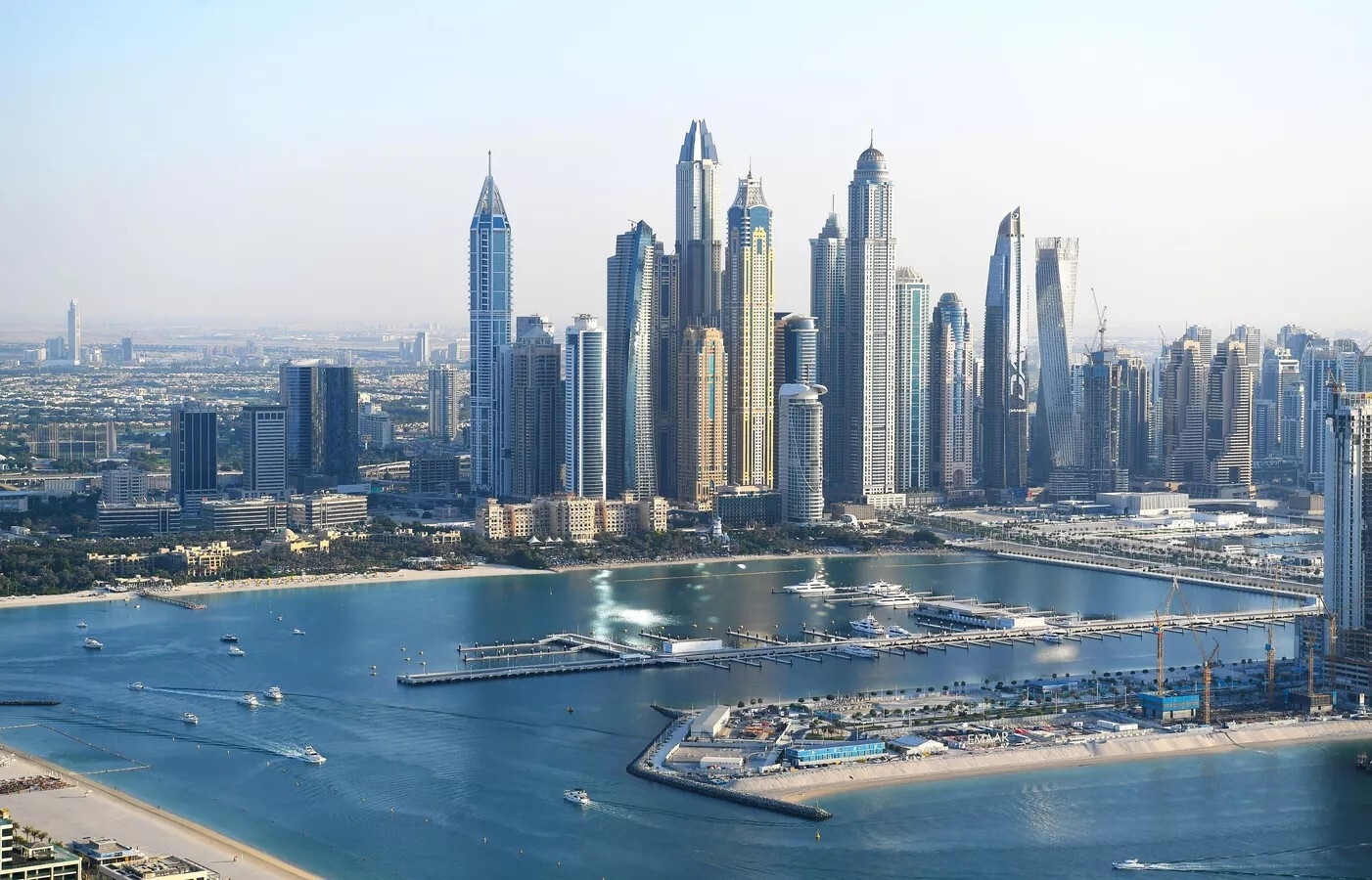 الإمارات تدرج الذكاء الاصطناعي في عمل الحكومة