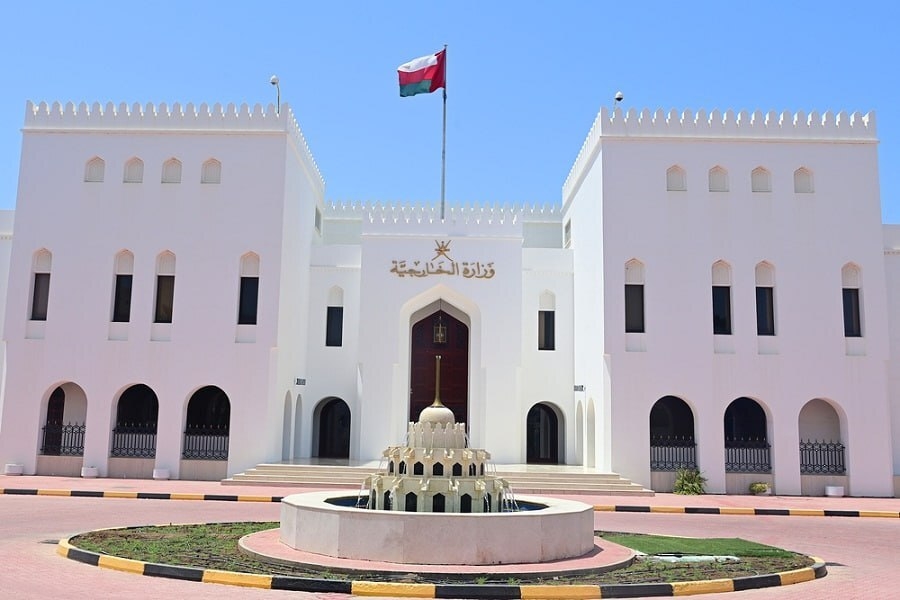 عُمان تدين العدوان الإسرائيلي على إيران وتطالب باستئناف المفاوضات النووية