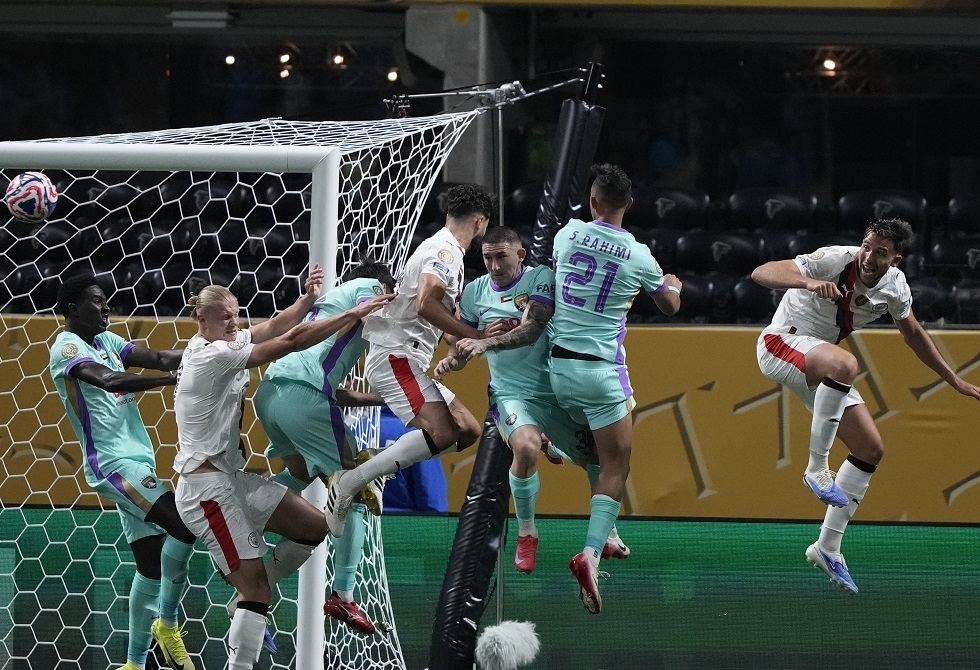 بالصدفة ولكن.. شباك العين الإماراتي تهتز بهدف جميل (فيديو)
