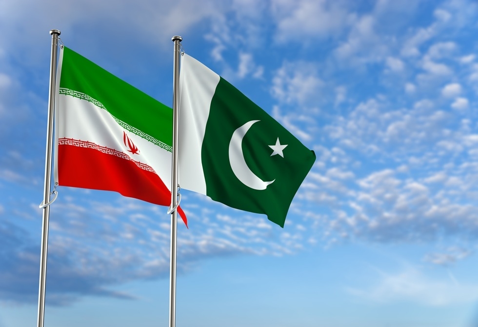 وزير الدفاع الباكستاني: الضربات الأمريكية على إيران غير مبررة وتدفع المنطقة نحو حرب تضر الجميع