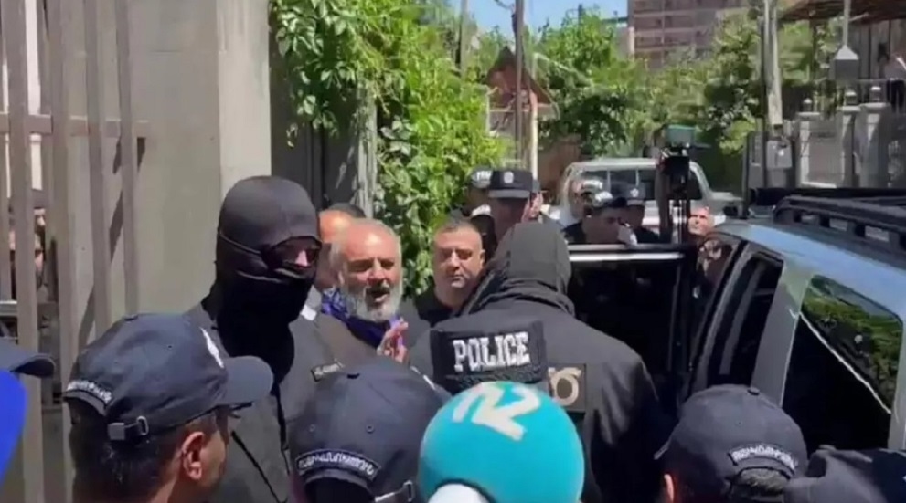 أرمينيا.. اعتقال الزعيم الديني باغرات غالستانيان