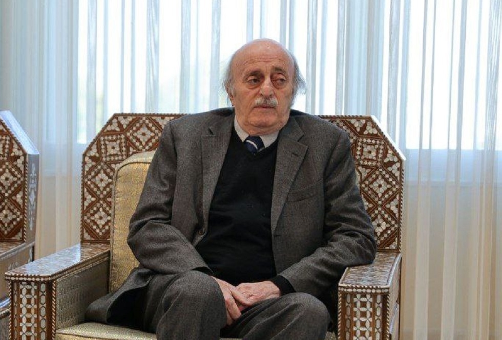 جنبلاط يدعو جميع الأحزاب في لبنان إلى تسليم الأسلحة للدولة