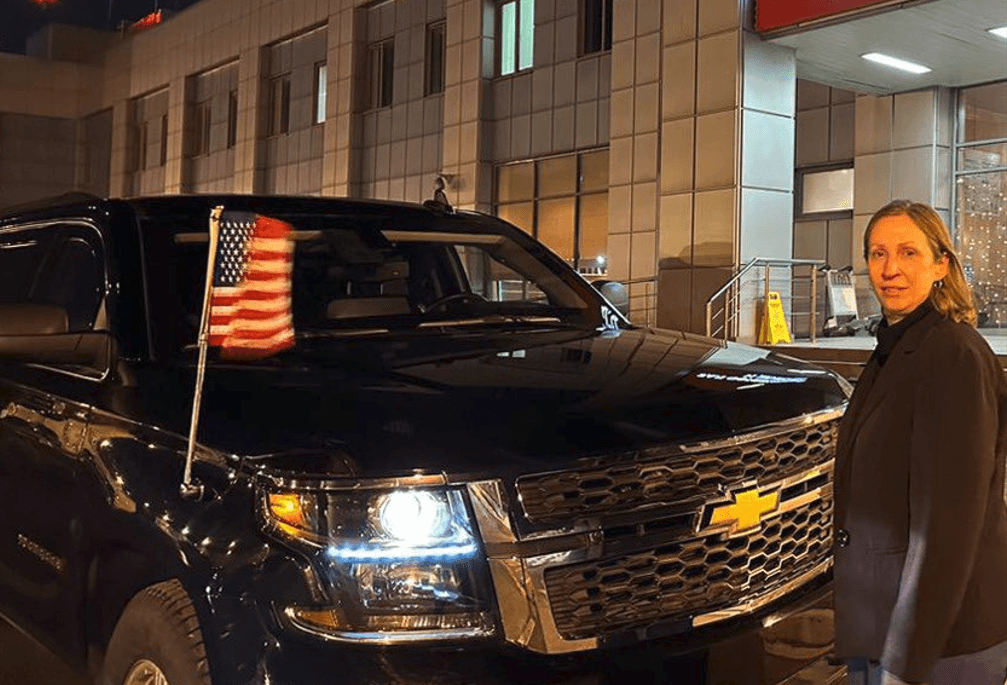 بأبيات شعرية لـ"بوشكين".. السفيرة الأمريكية لدى موسكو تنهي عملها وتغادر روسيا