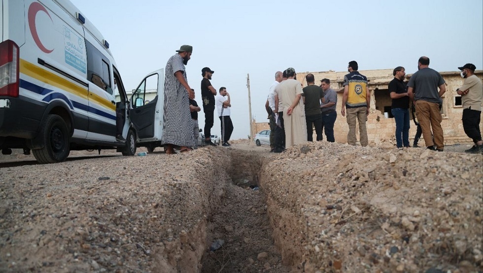 سوريا.. اكتشاف مقبرة جماعية في محافظة دير الزور (صور)