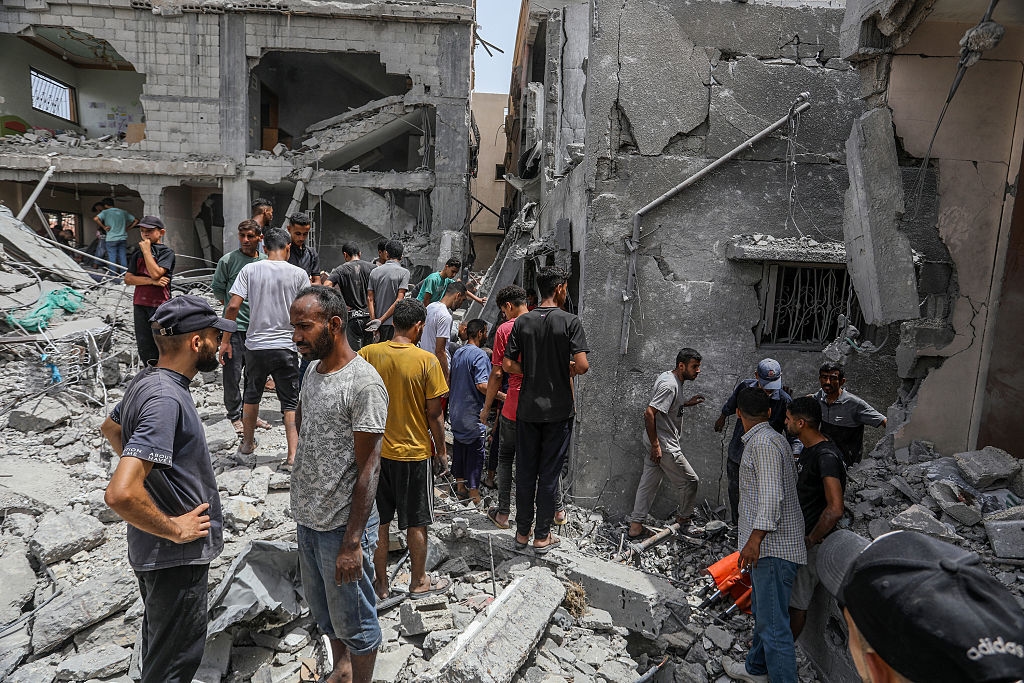 مجموعة مسلحة في غزة تنفذ "حكما ميدانيا شرعيا" بحق تجار الربا والتمويل الحربي