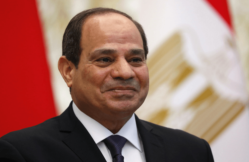 إعلامي مصري مشهور يطالب بتعديل الدستور ومدة الرئاسة