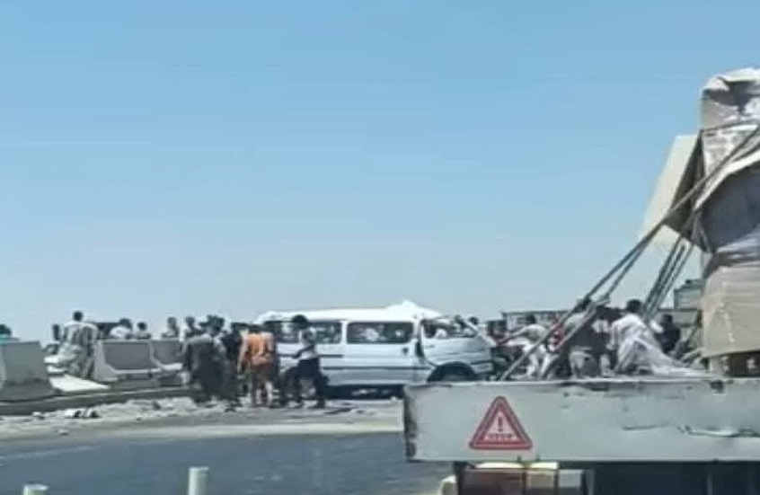 مصر.. مقتل 6 أشخاص بحادث سير على الطريق الإقليمي (فيديو)