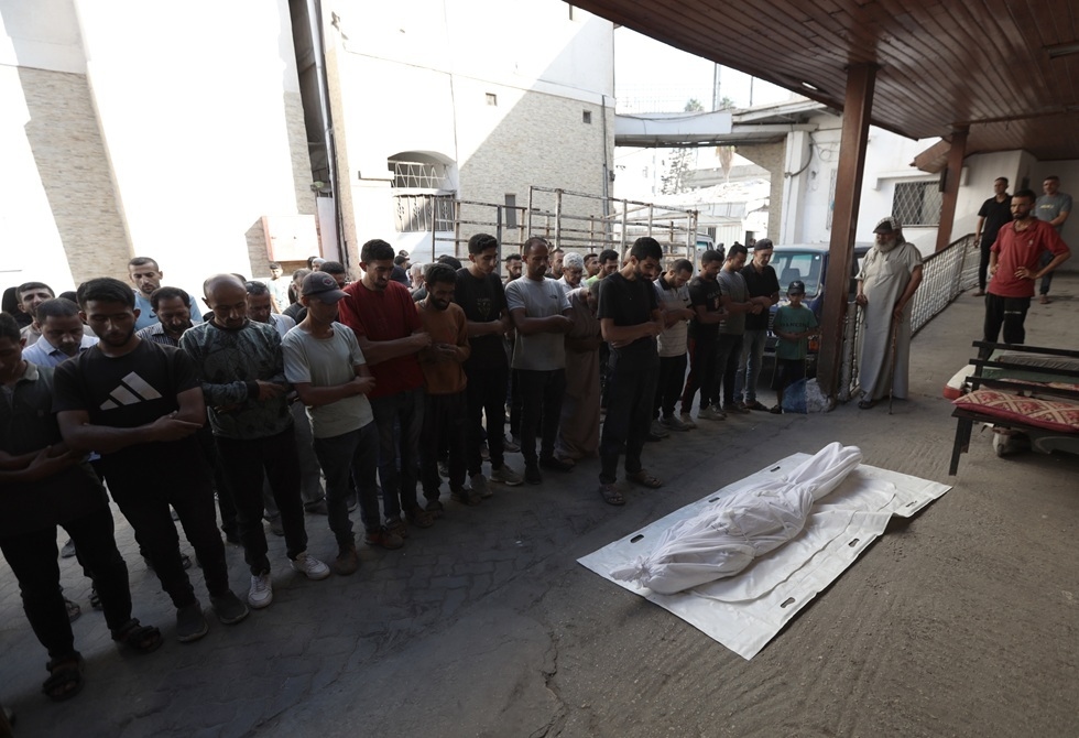 تصعيد إسرائيلي عنيف في قطاع غزة يسفر عن مقتل 32 فلسطينيا بينهم أطفال ونساء