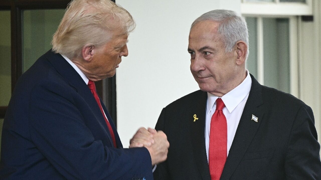 رجل دين إيراني بارز يصدر فتوى ضد ترامب ونتنياهو