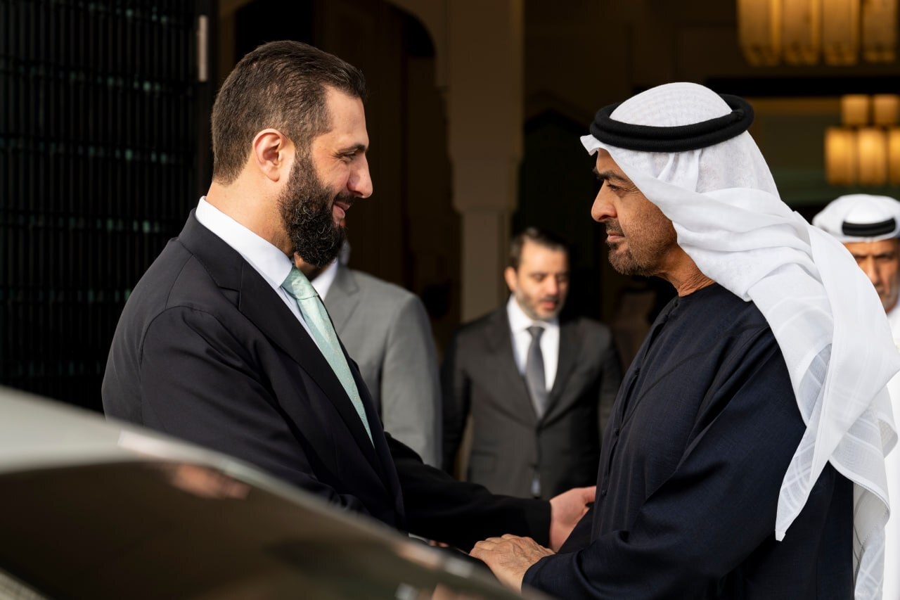 أنور قرقاش يتحدث عن محور كان في صلب لقاء الشيخ محمد بن زايد وأحمد الشرع