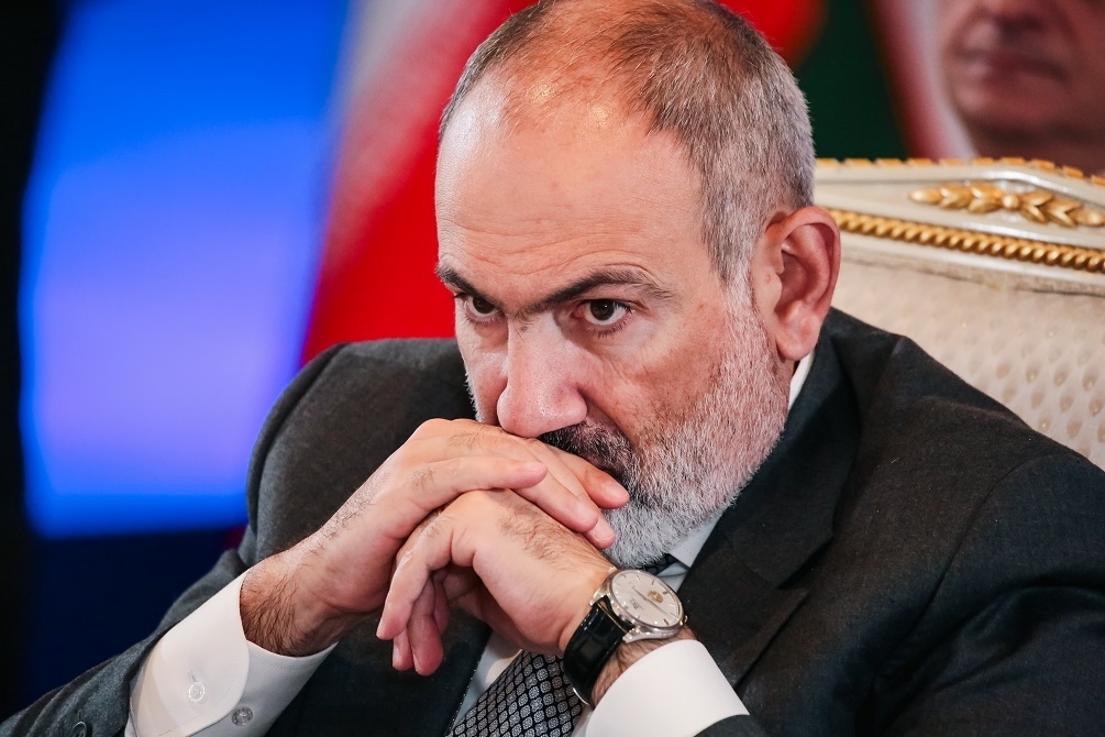كاتب: باشينيان يسعى لإخضاع شعب أرمينيا كله لسيطرته