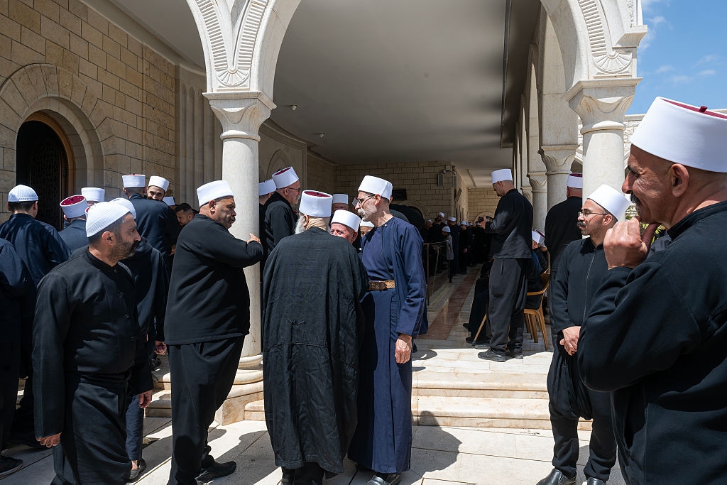 مشيخة العقل وجنبلاط يتحركان لوقف إطلاق النار في السويداء ووئام وهاب يدعو إلى استهداف القصر الجمهوري