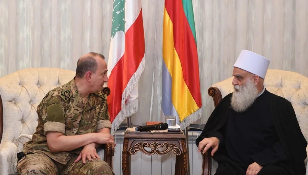 شيخ طائفة الموحدين الدروز في لبنان يدعو لرعاية عربية وتركية لوأد الفتنة وحقن الدماء في السويداء