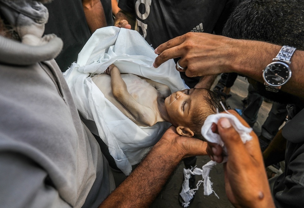 غزة.. 67 قتيلا بينهم 63 من طالبي المساعدات