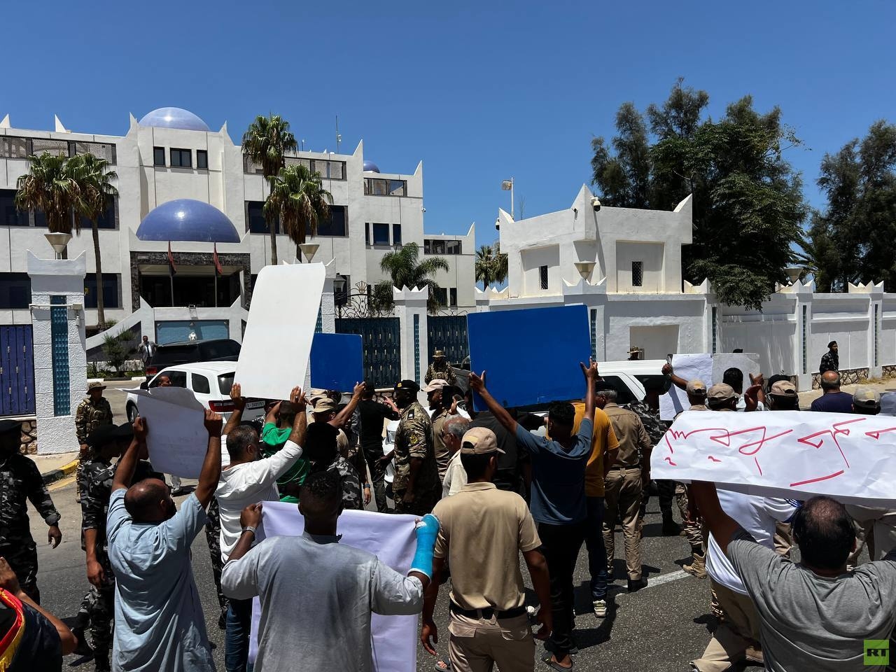 تزامنا مع زيارة مستشار ترامب.. حراك "سوق الجمعة" يحتج في طرابلس مطالبا بحكومة موحدة وانتخابات شاملة